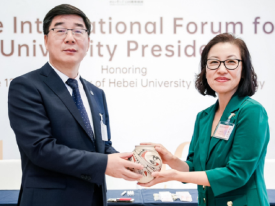 Vice President for Arizona International and Dean of International Education Dr. Jenny Lee presents Secretary Xu Han with an engraved Mata Ortiz pot