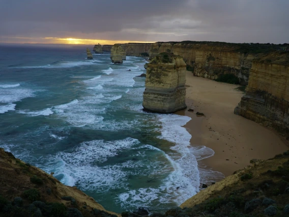 A cut out cove and a view of the ocean.