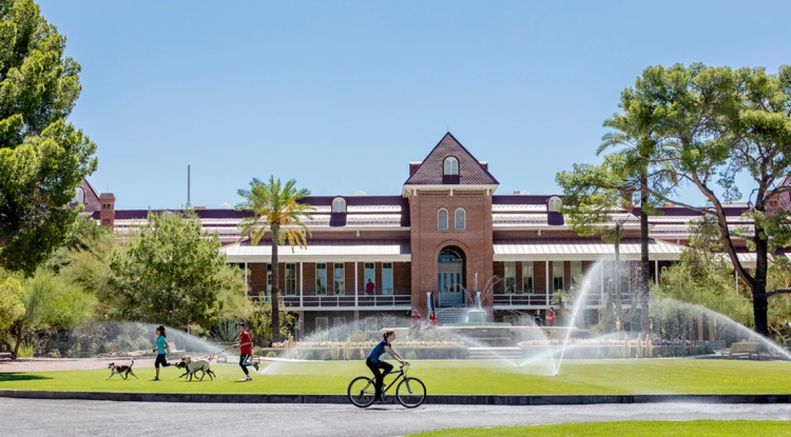 meckler_uofa_oldmain_dog0355_f1500-web.jpg