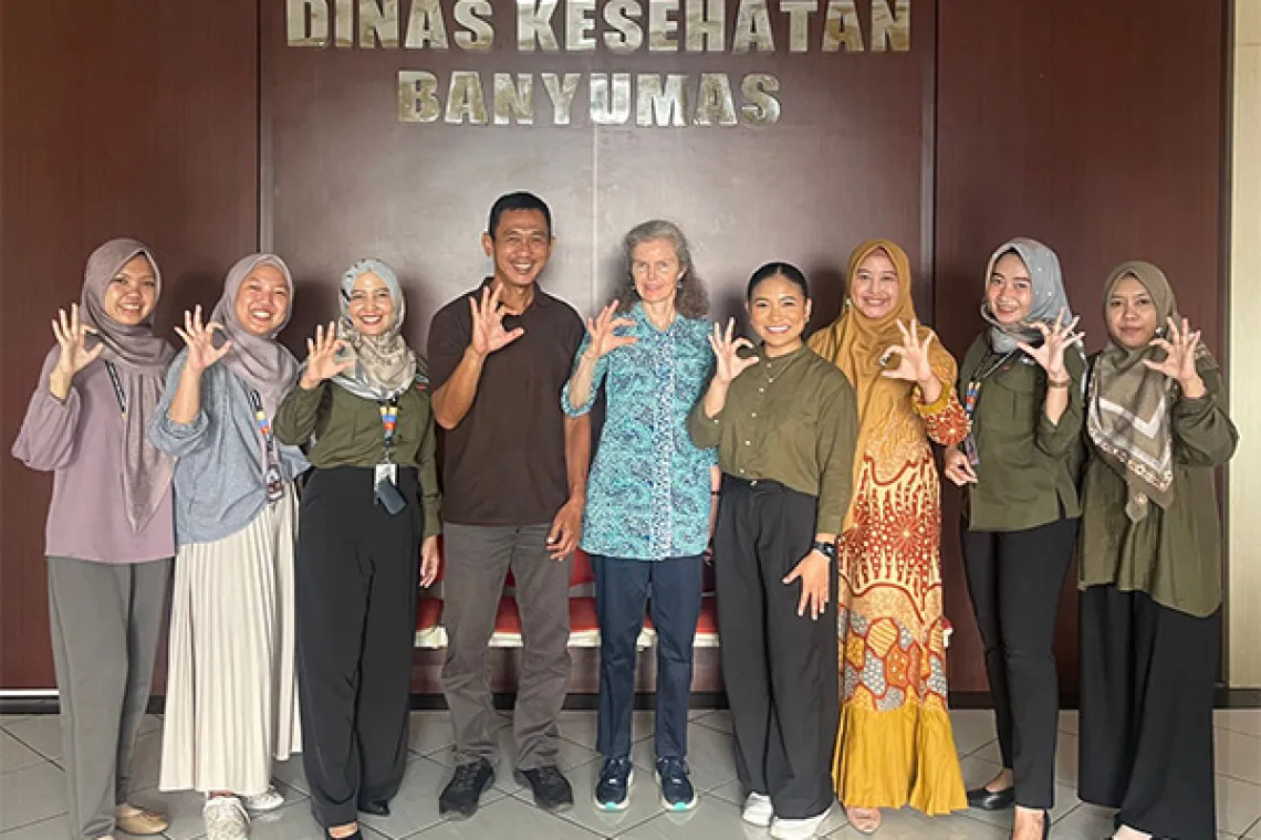 UNSOED visit to local health department, Dinas Kesehatan Kabupaten Banyumas. Head of Communicable Disease Control and Prevention, Arif Burhanudin (4th from left), with his staff, Dr. Priscilla Magrath, and Lady Elli.