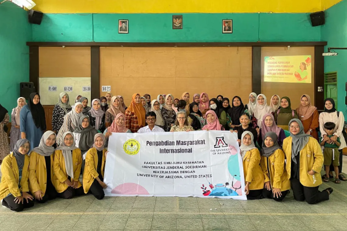 The photo shows participants, pregnant women, village head Sutono, SE, lecturers Siwi Pramatama, Leni Maryati, Dr. Arih Diyaning Intiasari, and Public Health students.