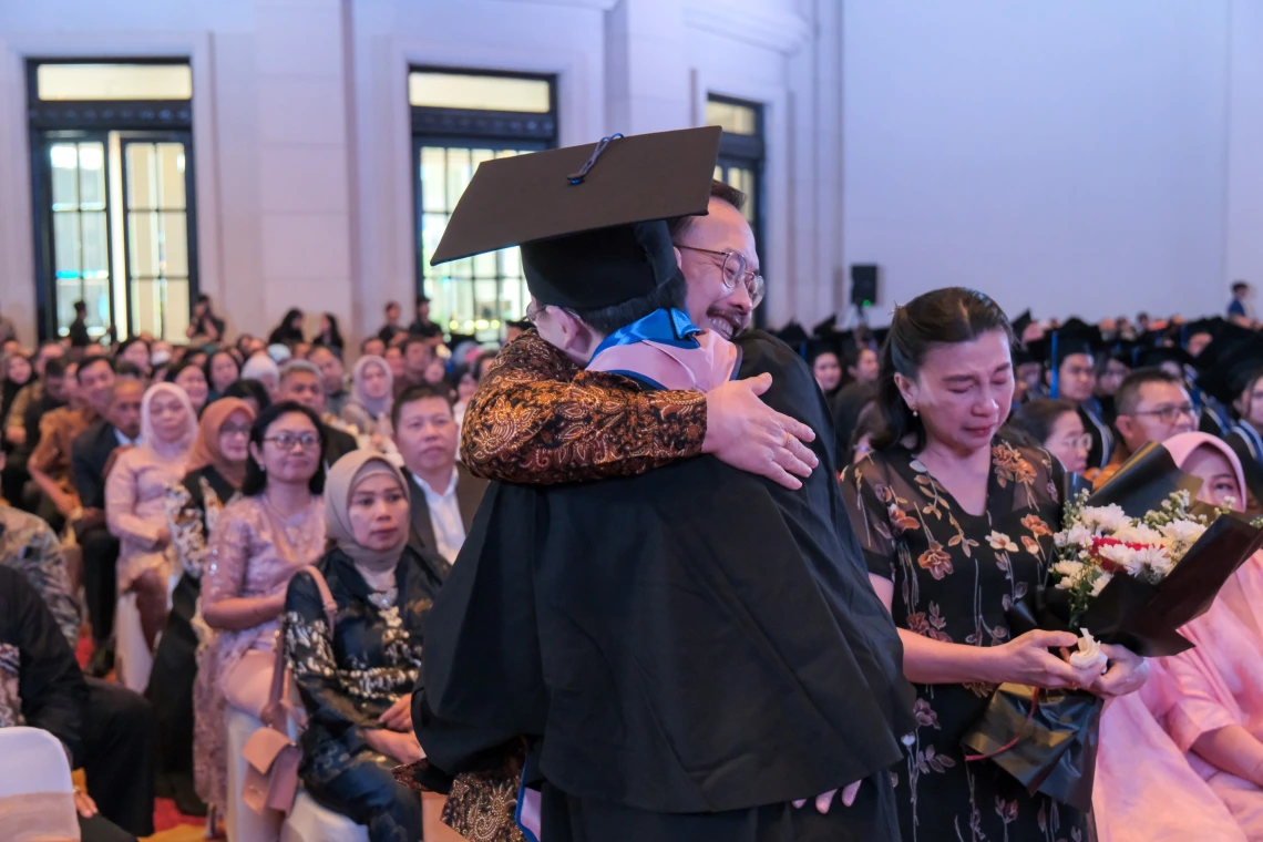 Parents congratulate their graduate.