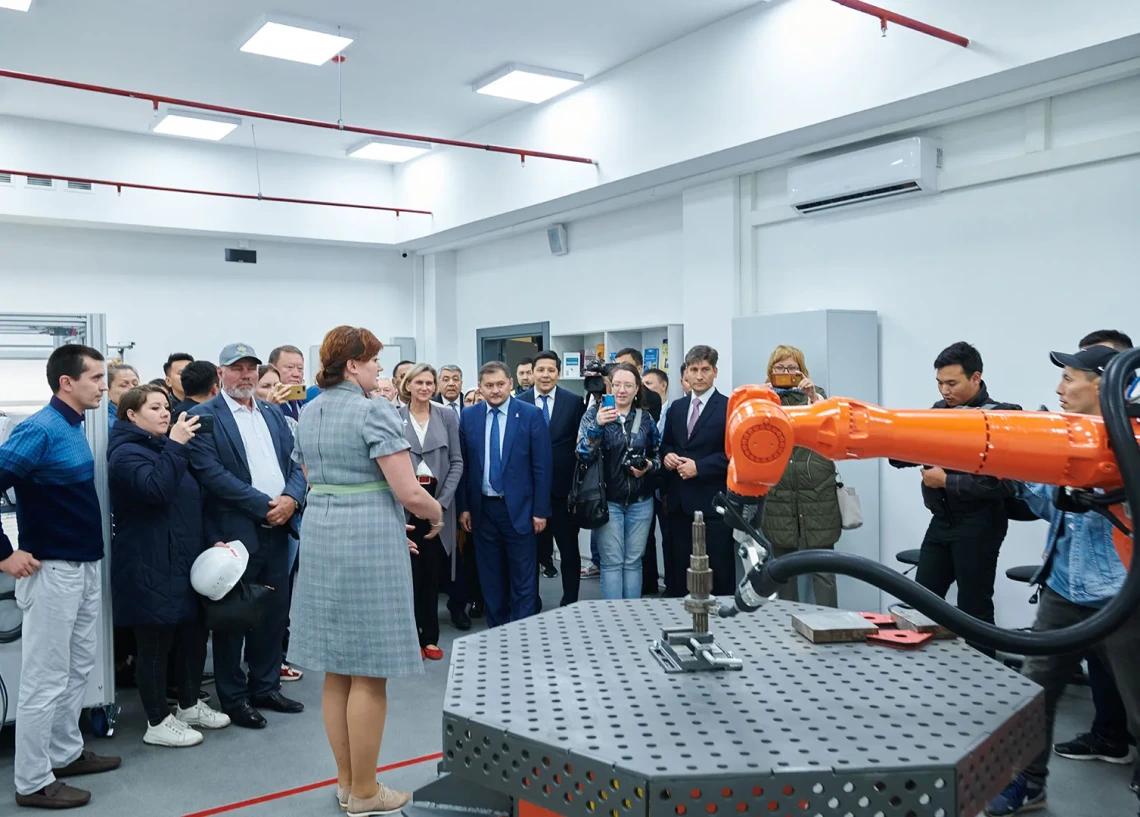 Technology demonstration for a group of visitors