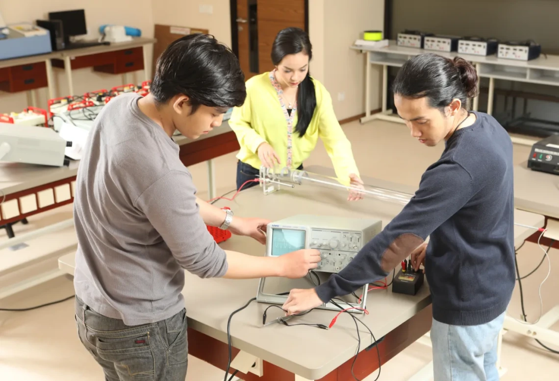 Students work in a lab