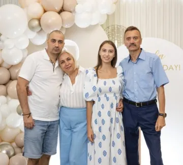 Vyskrebenets, second from right, with her family (from left): Her brother Vlad, mother Tanya and father Valentine.