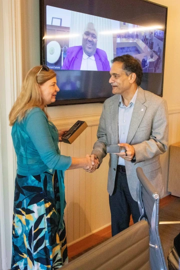 Deputy Vice Chancellor and Vice Principal of NWU Linda Du Plessis shakes hands with University of Arizona President Dr. Suresh Garimella.