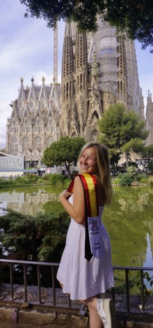 Kylie poses in front of La Sagrada Familia