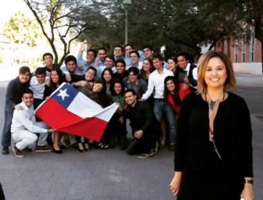 Nadia Alvarez Mexia with a group of student from Chile